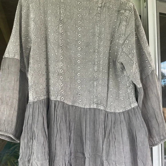 NEW Young Threads Boho Gray flowy tunic top. NWOT. Small Brand new - Picture 2 of 10